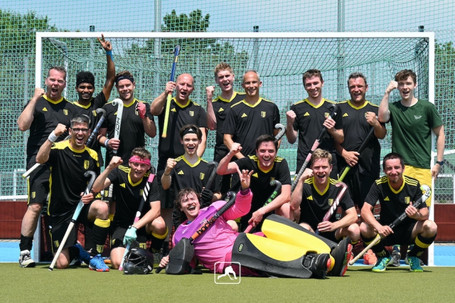 Hockey: Hitzeschlacht in Freiberg: FHTC kämpft sich mit Moral den Aufstieg