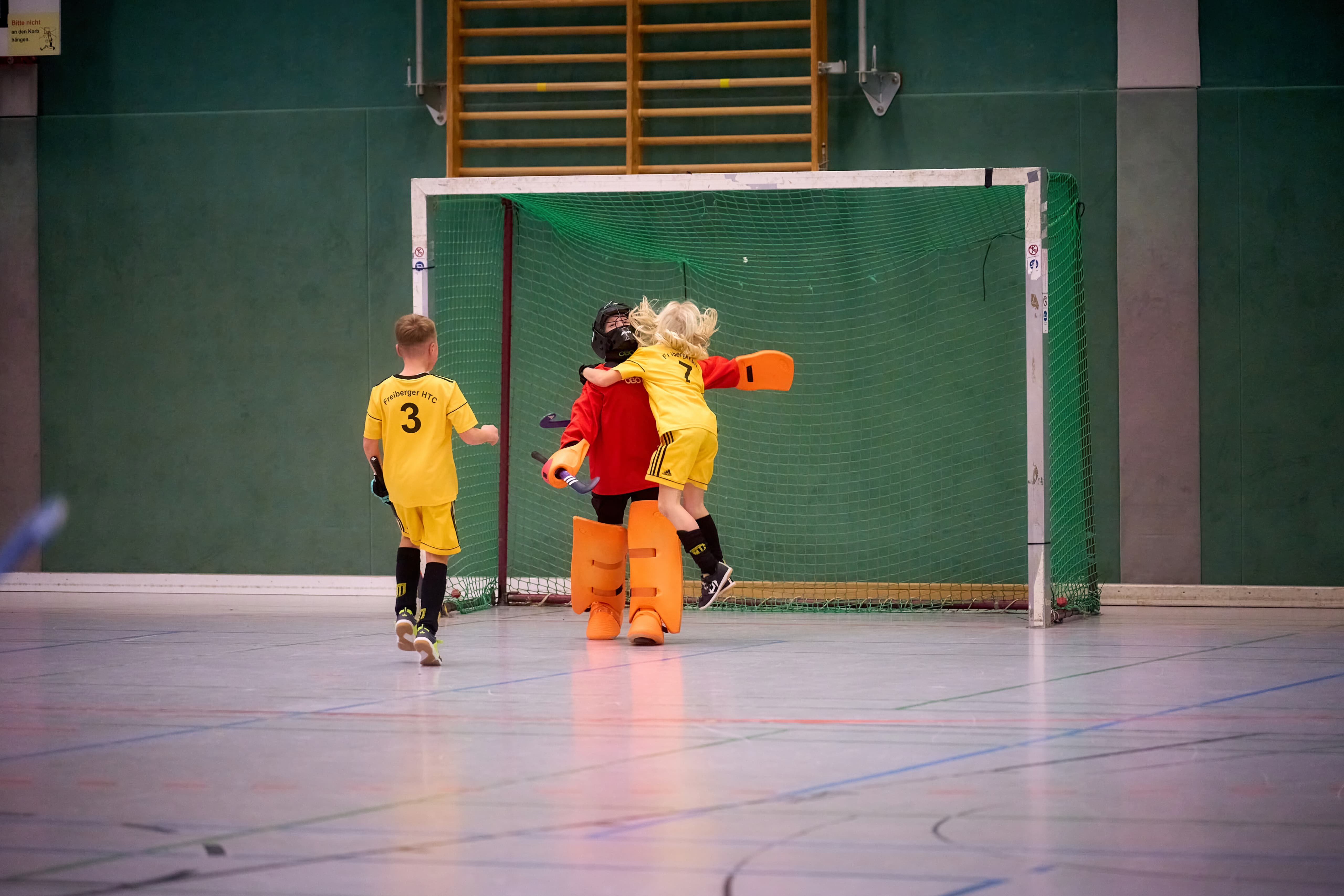 Hockey: Männliche U10 überzeugt in neuem Terrain