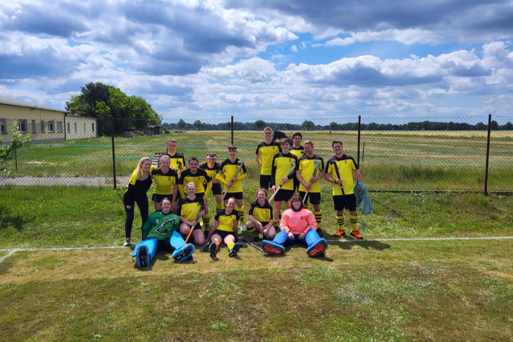 Hockey: Mix-Team siegt zum Saisonfinale und sichert Platz 2